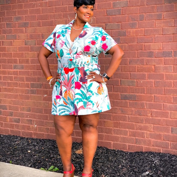 Floral multicolored dress with belt. - Picture 1 of 5